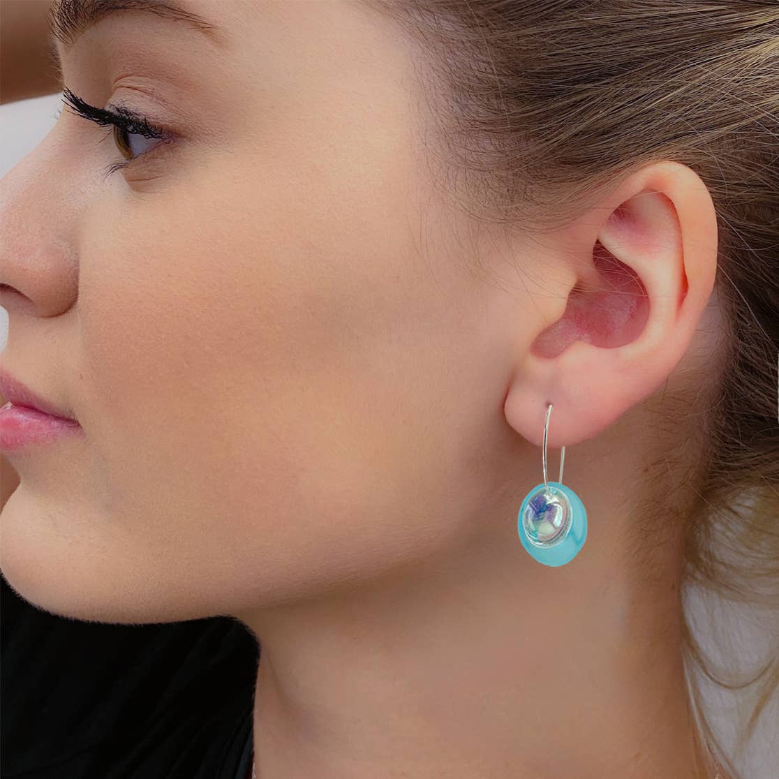 VBG45- Dangle earrings come with 5 interchangeable colours.