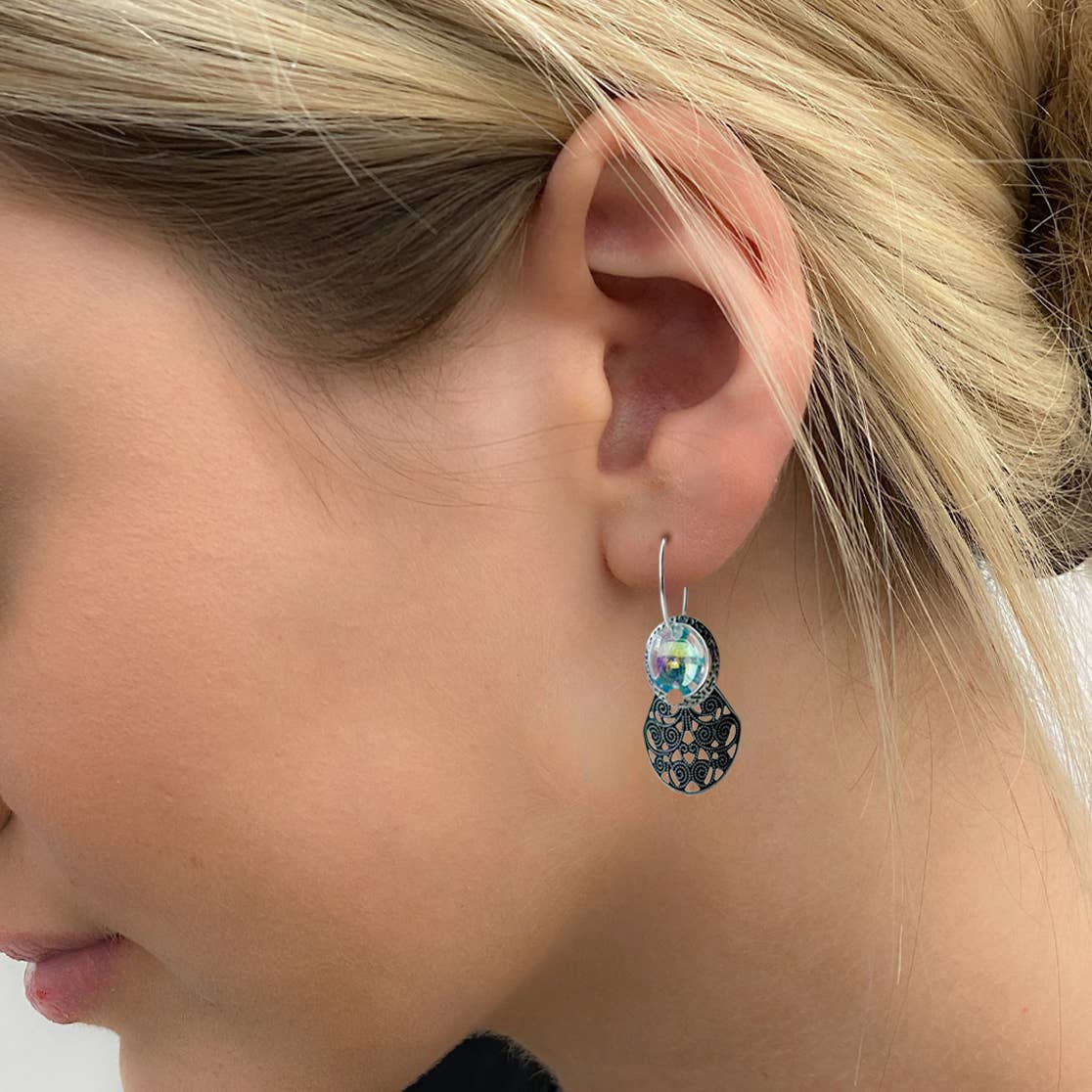 LCY42 Dangle earrings come with 6 interchangeable colours.