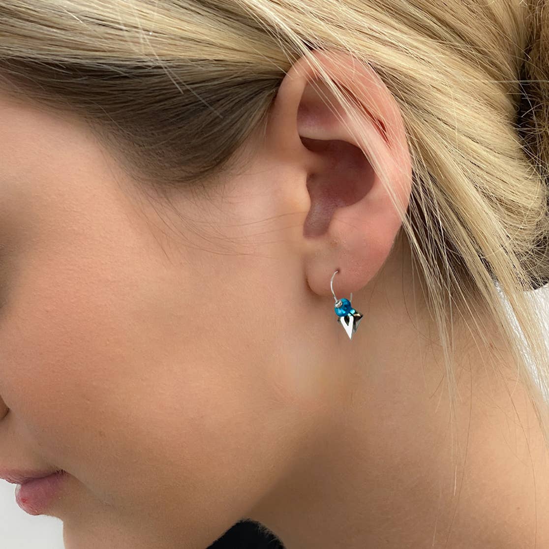 SQDG28 - Earrings come with 10 interchangeable colours.