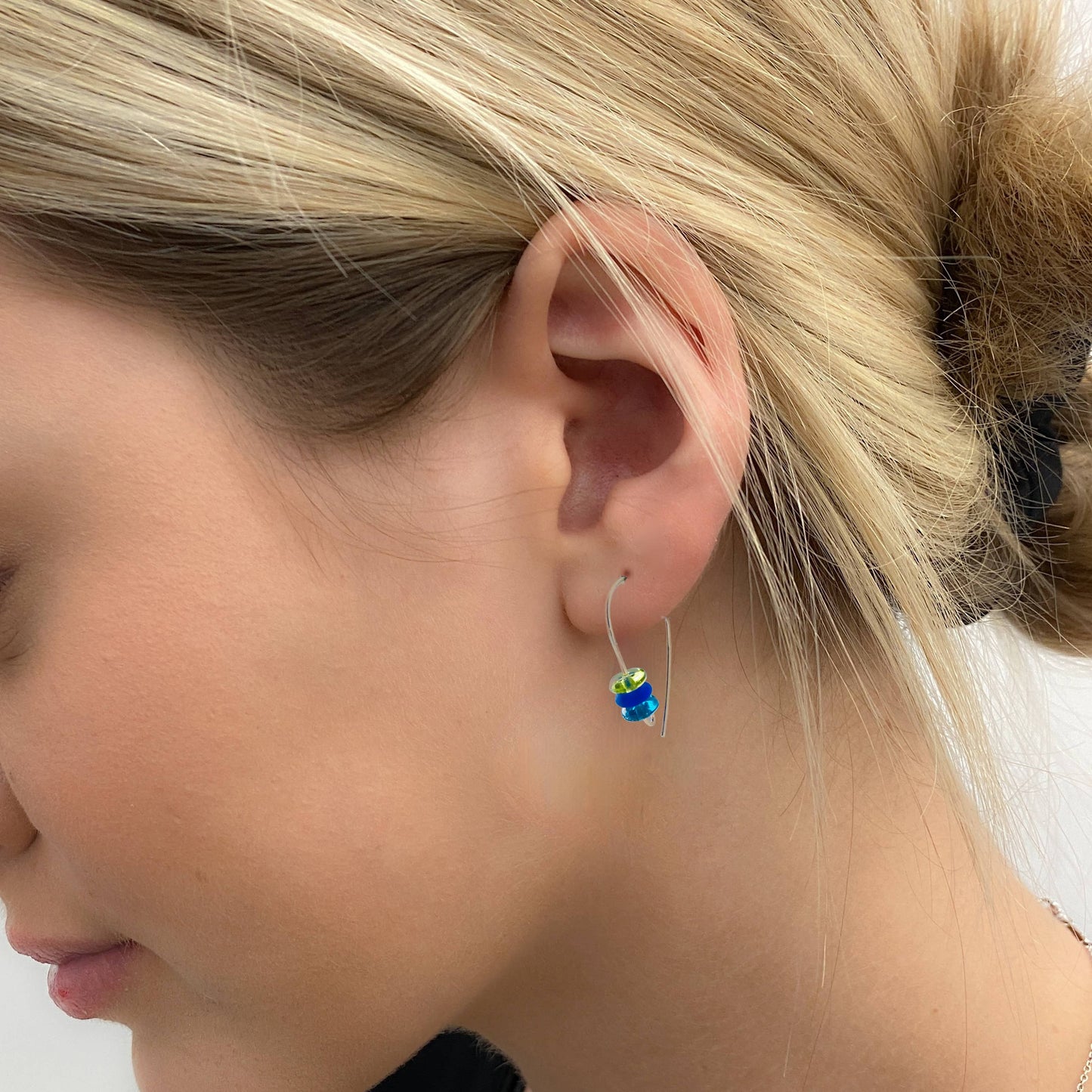 AB20 - Earrings come with 7 interchangeable colours.