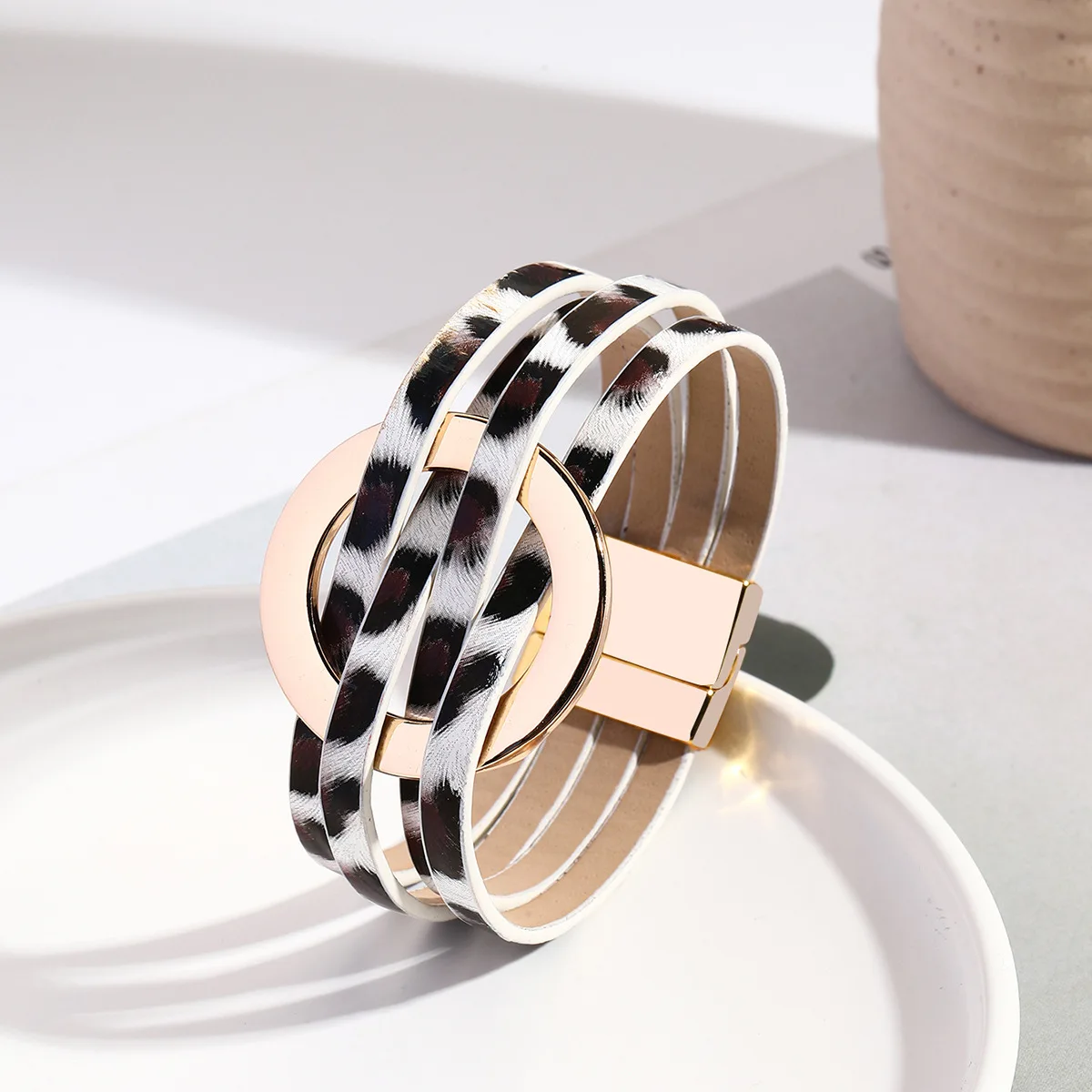 Leather Circle Cuff AL2503C