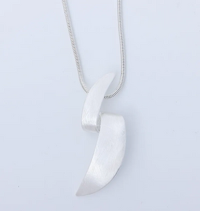 Blade Necklace Jewelry 231524 BTJE